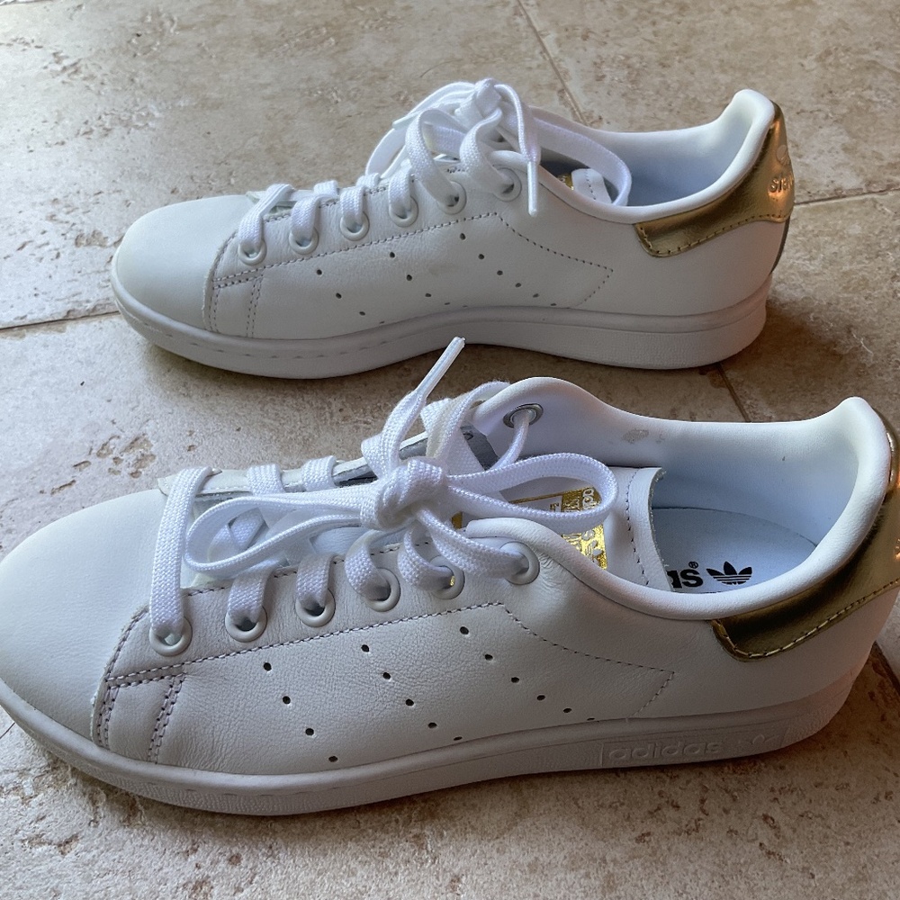 Adidas Stan Smith white with gold , Size 5 NWOB - Picture 3 of 5